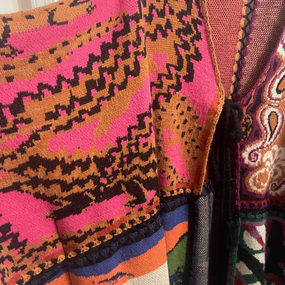 Farm Rio Sweater Cape - Picture 8 of 8